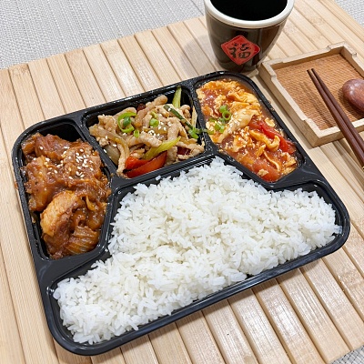 12.8便当白米饭+泡椒肉丝（辣）+火锅鸡（辣）+番茄炒蛋【约700g】