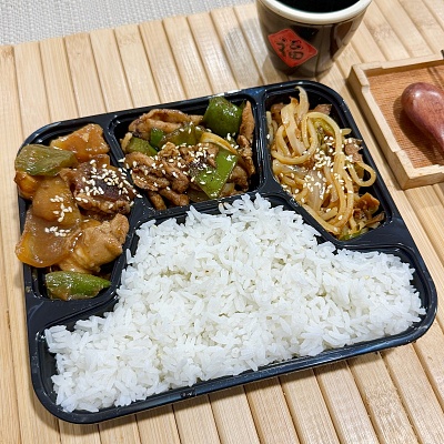 11.9便当白米饭+黑椒肉片+酱香大盘鸡+外婆菜炒土豆丝（辣）【约640g】