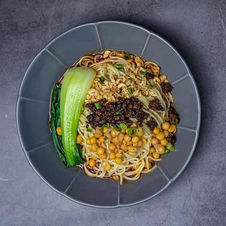frozen-cat-woman-small-noodles-with-peas-and-mixed-sauce-350g-2