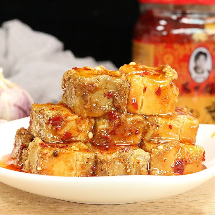 lao-gan-ma-bean-curd-in-red-oil-260g-2