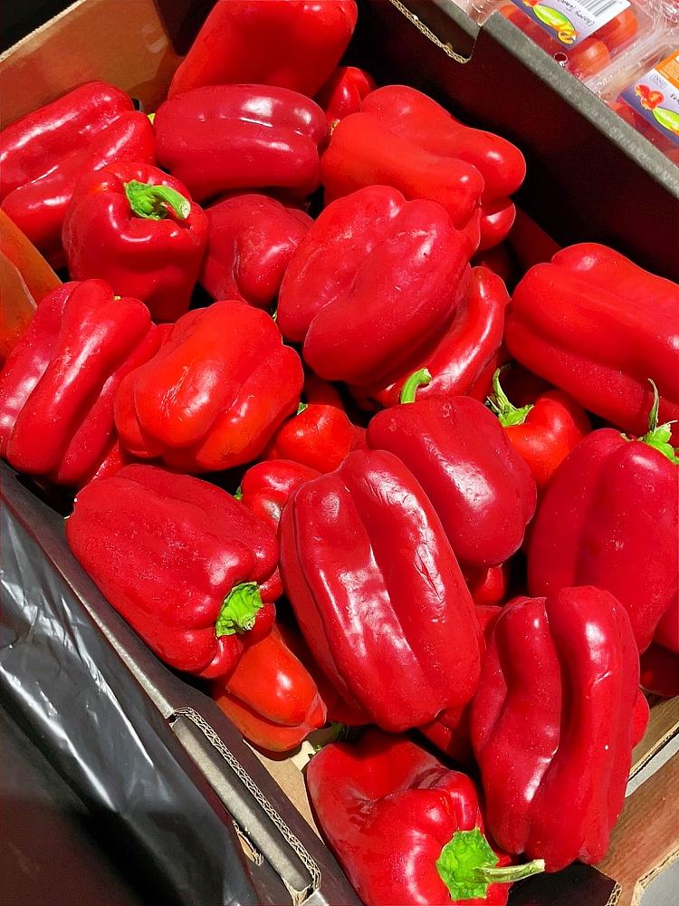 fresh-3-red-bell-peppers-2
