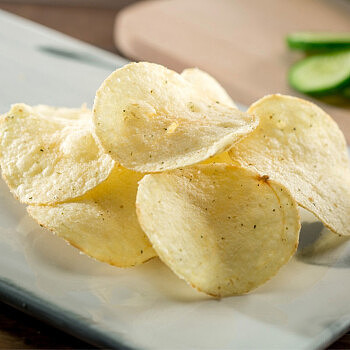 lays-unlimited-potato-chips-emerald-cucumber-flavor-barrel-90g-3