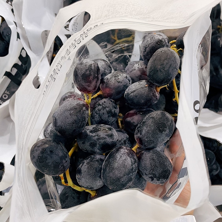 freshhelloadora-sweet-black-grape-with-exploding-juice-about-900-1000g-2