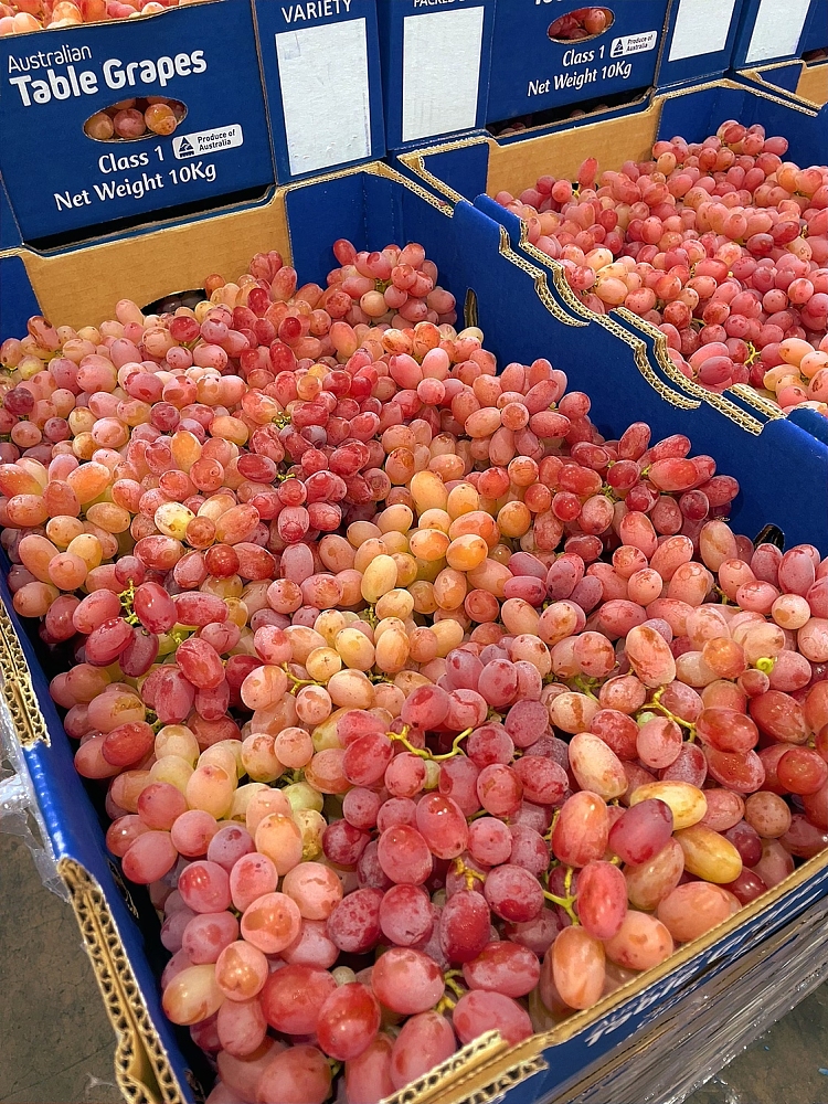 freshcrisp-and-sweet-small-red-grapes-about-1kg-2