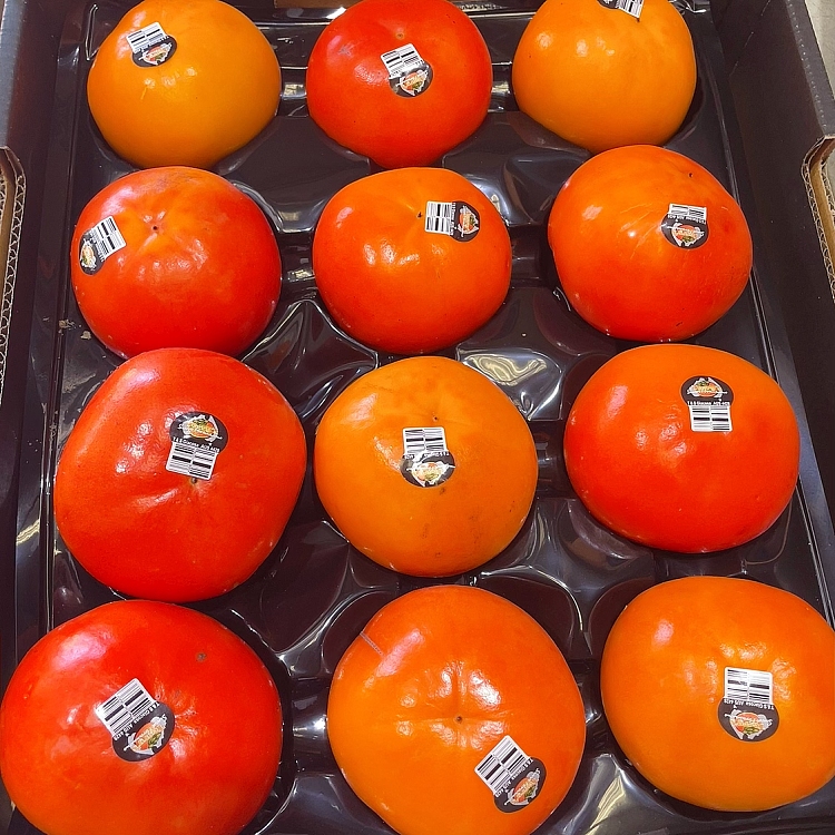 fresh-2-extra-large-hard-persimmons-2