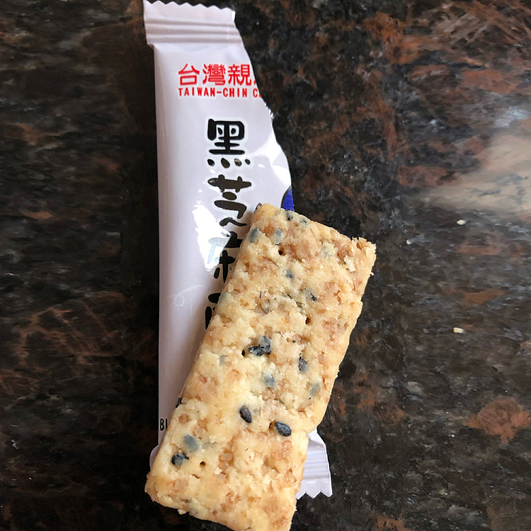 kiss-black-sesame-crispies-250g-2