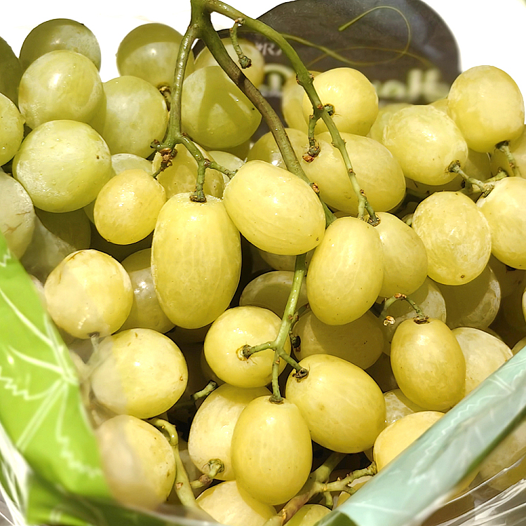 sweet-earth-green-raisin-approx-1kg-2