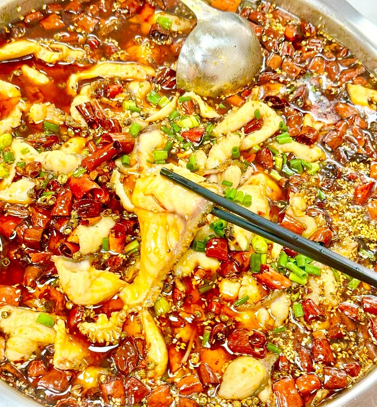 fresh-109-knife-big-meal-eat-full-spicy-boiled-fish-fillet-black-fish-fillet-spicy-700ml-boxed-1