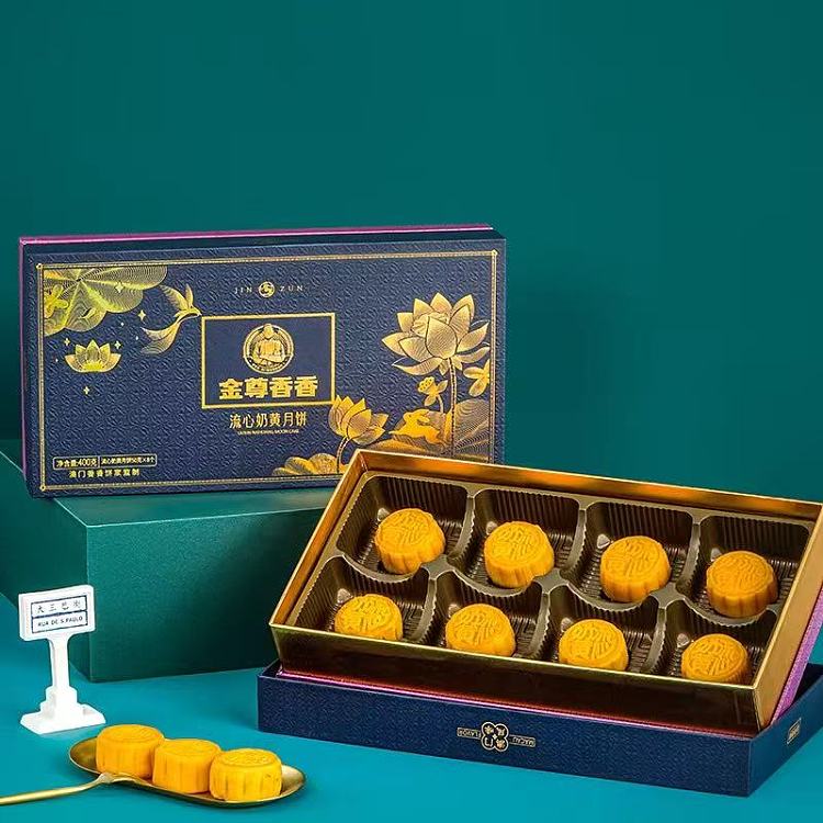 gift-boxmacau-fragrance-creamy-custard-mooncake-8pcs-in-400g-1