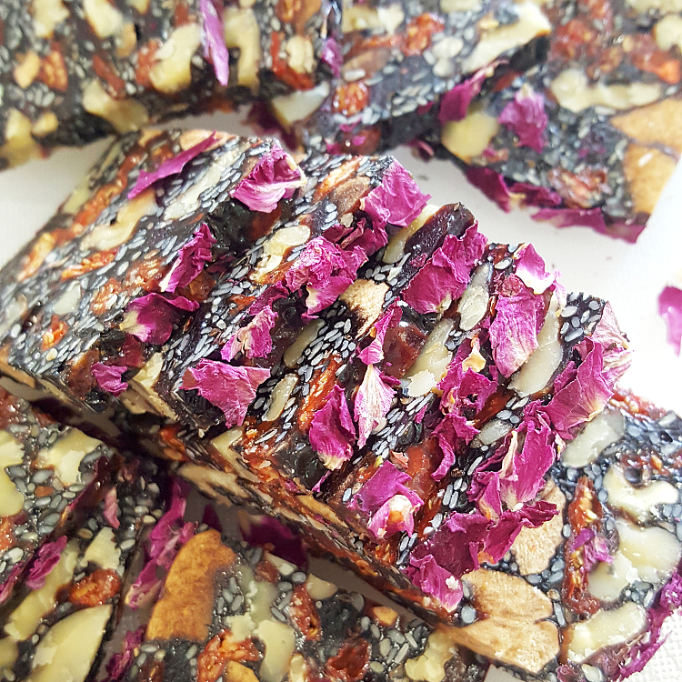 precious-food-nutritional-rose-cranberry-agarwood-cake-120g-3