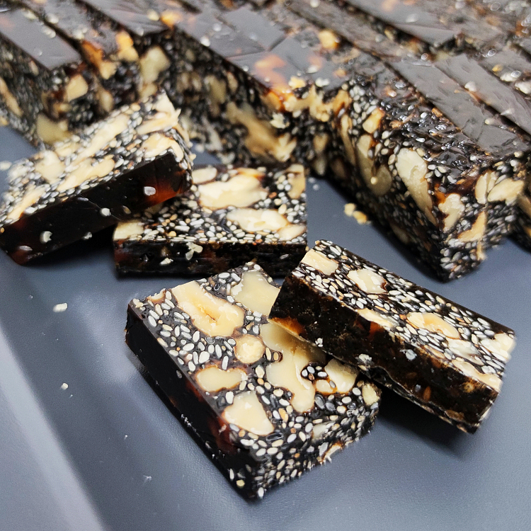 precious-food-and-nutritional-black-sesame-walnut-agaricus-cake-120g-2
