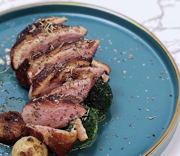 frozen-michelin-grade-boneless-duck-breast-560g-3