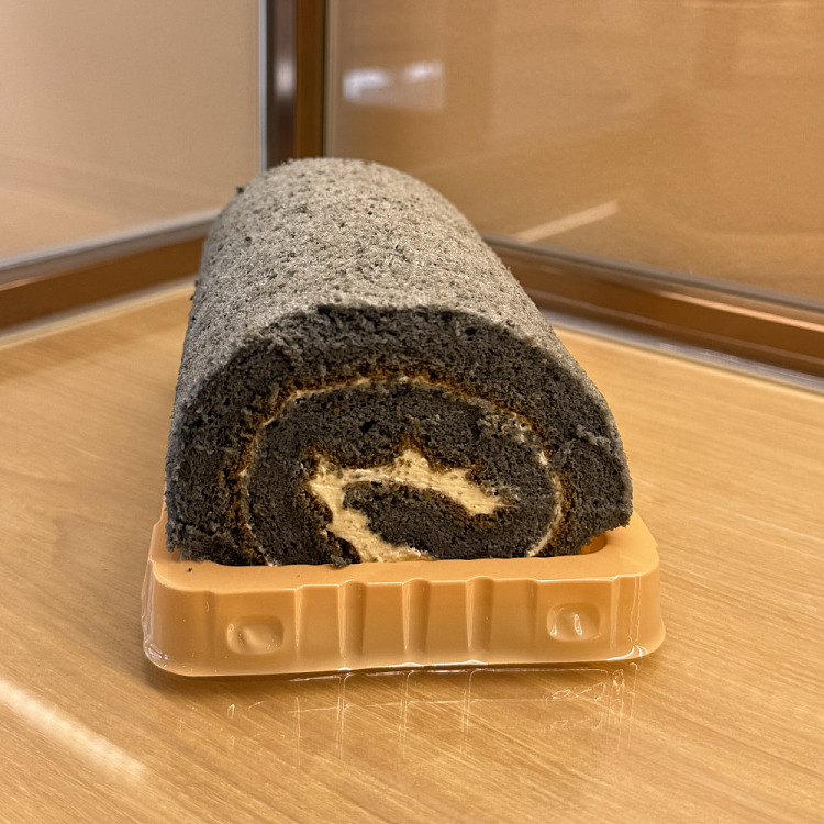 fresh-loven-black-sesame-roll-1pc-1