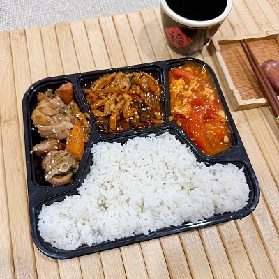 10.9便当白米饭+鱼香肉丝（辣）+台式三杯鸡+番茄炒蛋【约720g】