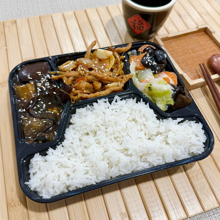 white-ricepickled-chili-shredded-pork-spicybraised-eggplanttri-colored-vegetables-1