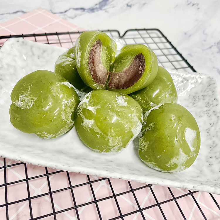 purely-handmade-red-bean-paste-green-rice-balls-6-pieces-1
