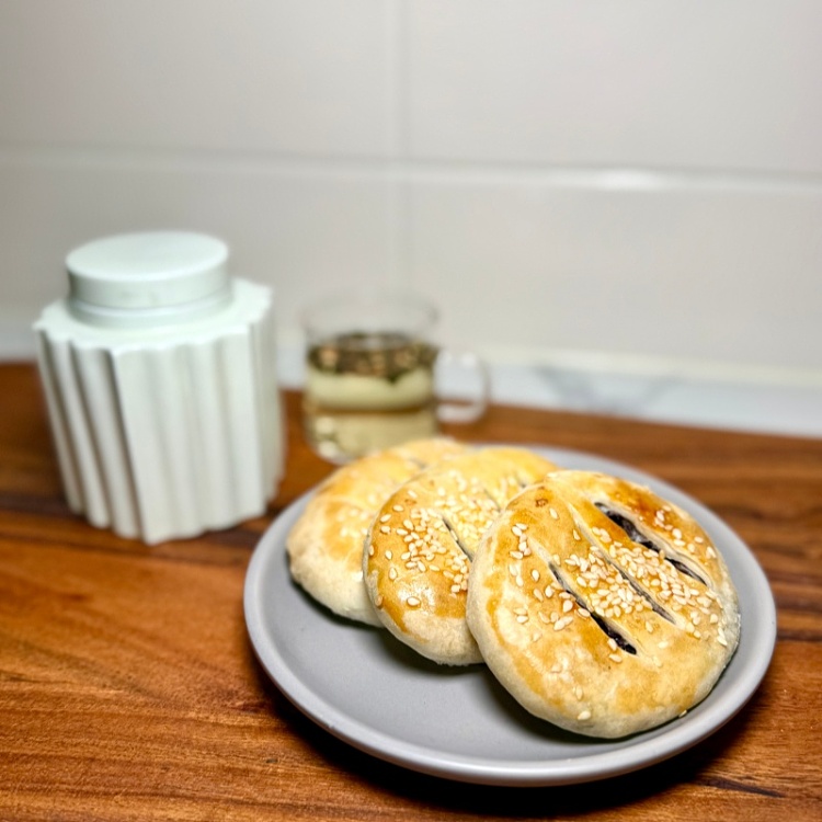 wife-cake-with-purple-rice-filling-1