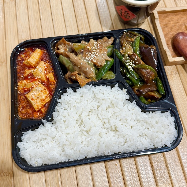 white-ricehunan-fried-meat-less-spicybraised-eggplant-with-beansmapo-tofu-1