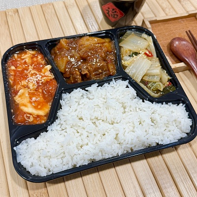 9.9便当白米饭+红烧土豆牛腩（辣）+番茄炒蛋+酸辣白菜（辣）【约710g】