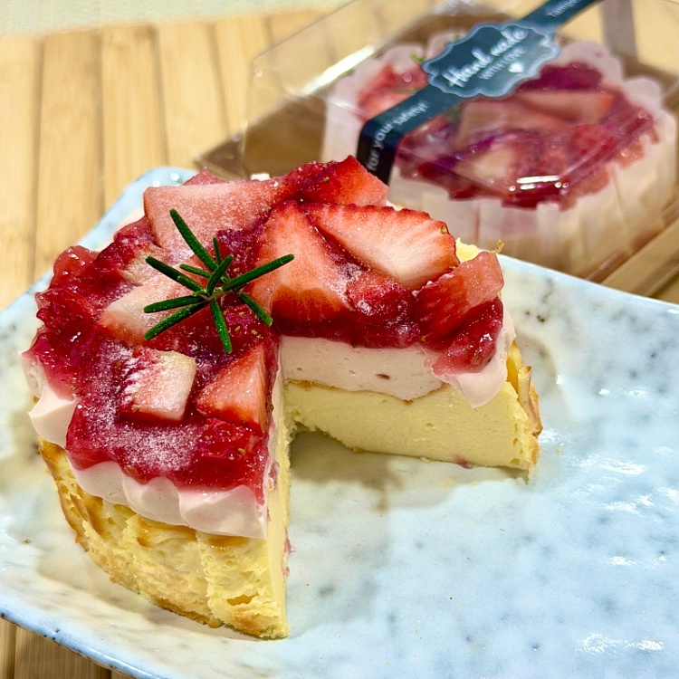strawberry-mousse-basque-4-inch-1