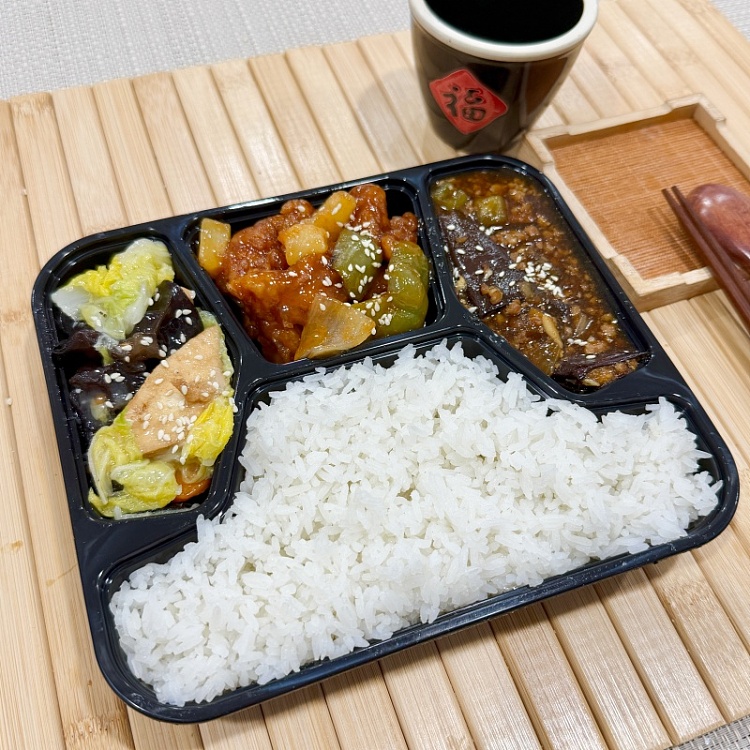 white-ricepineapple-sweet-and-sour-porkthree-color-vegetable-bean-curd-potbraised-pork-eggplant-1