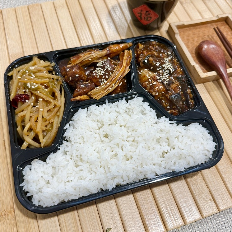 white-ricestewed-beef-brisket-with-rolls-of-dried-bean-milk-creamsfried-potato-shreds-with-sour-and-hot-sauce-spicyeggplant-with-fish-flavor-1