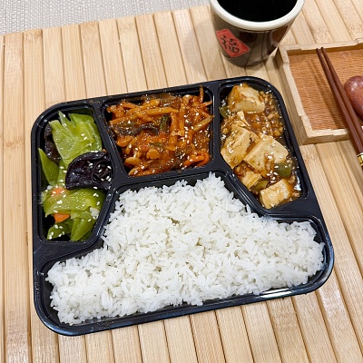 9.9便当白米饭+鱼香肉丝（辣）+肉末烧豆腐+清炒莴笋【约640g】