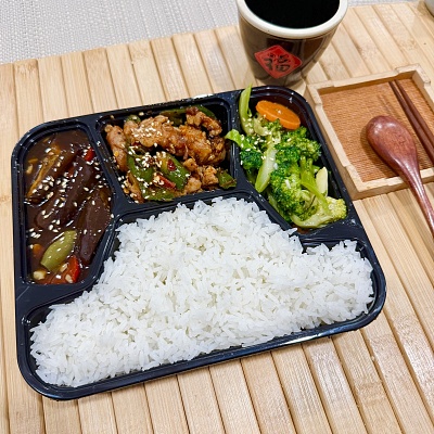 9.9便当白米饭+川式风味小炒鸡腿丁（辣）+红烧茄子+蒜香西兰花【约620g】