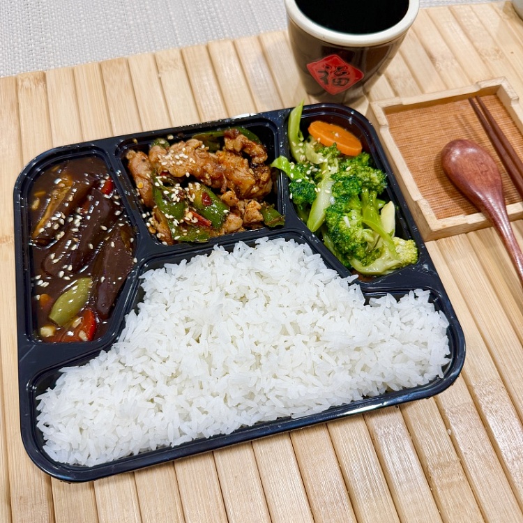 white-ricesichuan-style-stir-fried-chicken-leg-diced-spicybraised-eggplantgarlic-flavored-broccoli-1