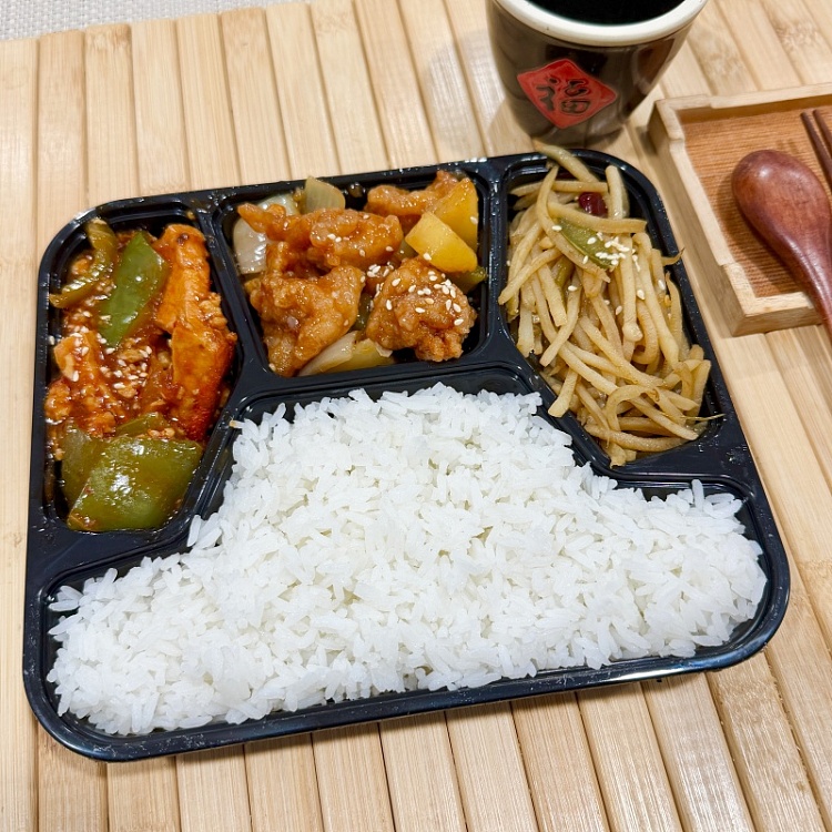 white-ricepineapple-sweet-and-sour-porkhome-made-tofu-spicyhot-and-sour-fried-potato-shreds-1