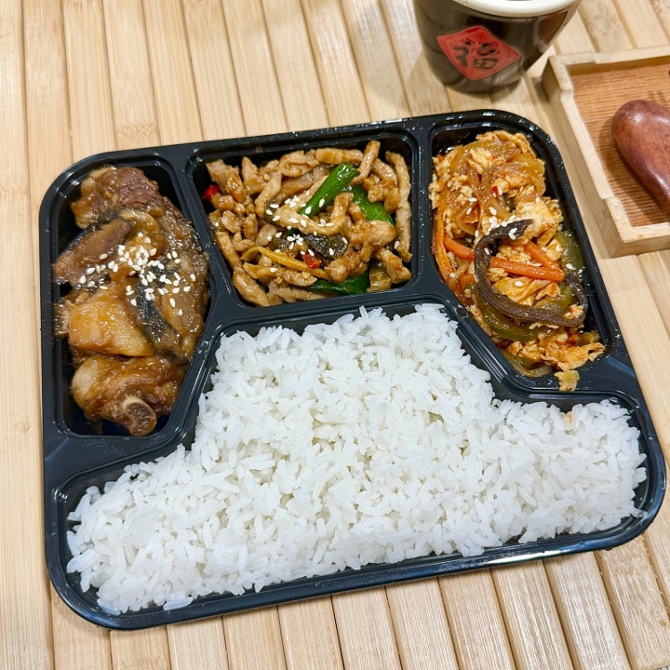 white-riceshredded-meat-with-pickled-chinese-cabbage-spicychicken-pot-with-mushroomsfish-flavored-eggs-1