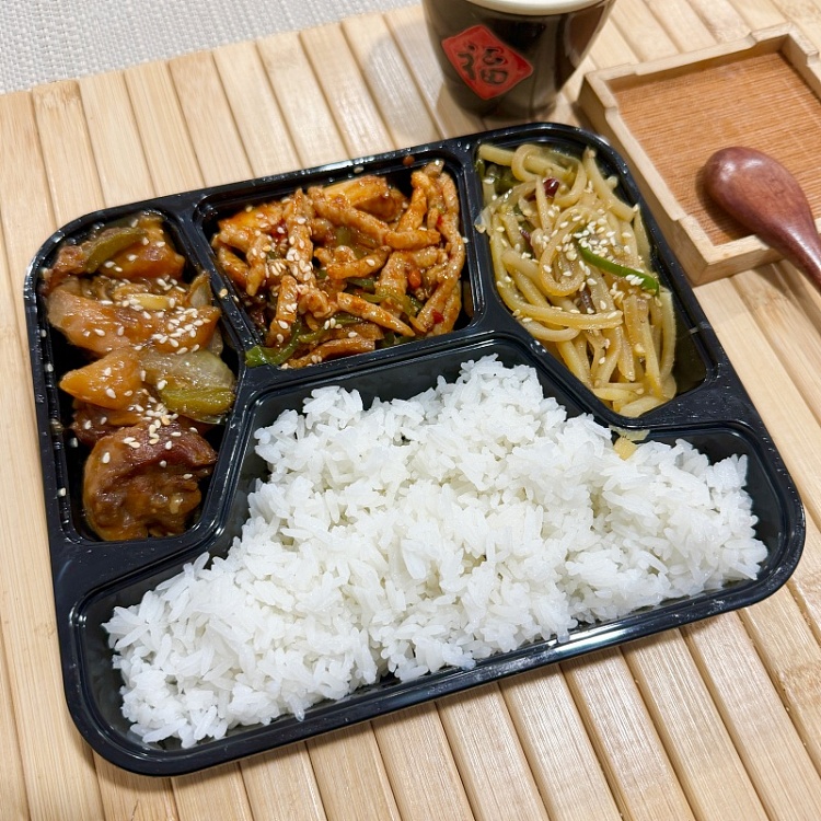 white-ricestir-fried-shredded-pork-spicysauce-flavored-pan-chickenhome-style-stir-fried-shredded-potatoes-1