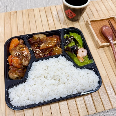 12.9便当白米饭+萝卜炖牛腩（辣）+台式三杯鸡+莴笋炒虾仁【约670g】