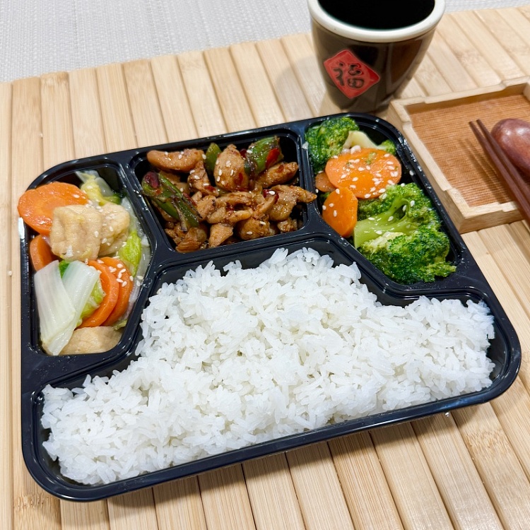 white-ricesichuan-style-stir-fried-chicken-leg-diced-spicybraised-tofu-with-cabbagegarlic-flavored-broccoli-1