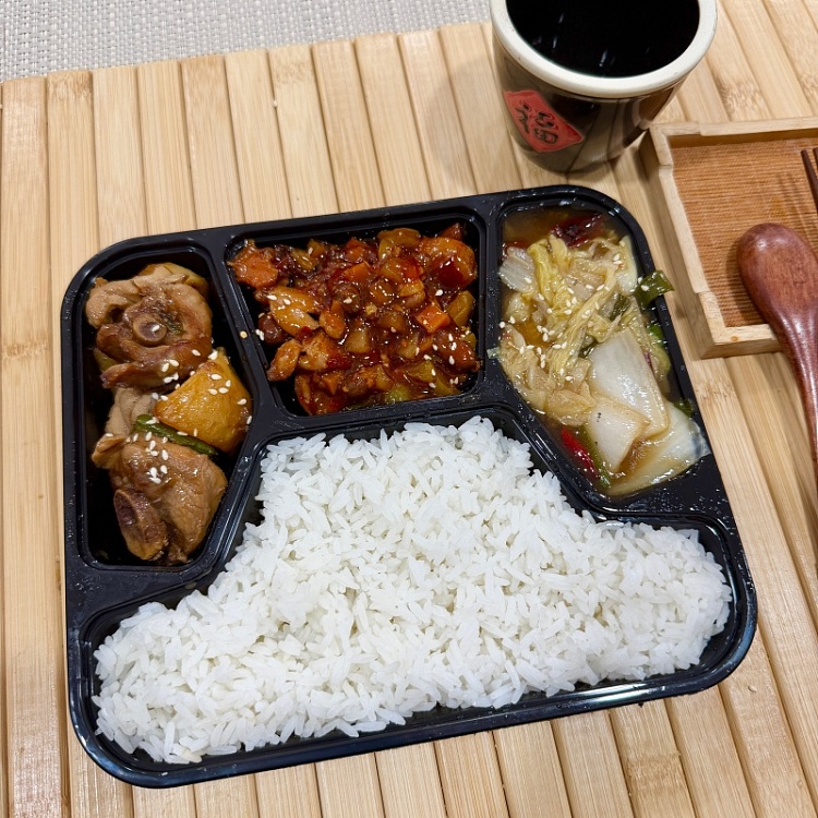 white-ricekung-pao-chicken-spicysauce-flavored-chickenhot-and-sour-cabbage-1