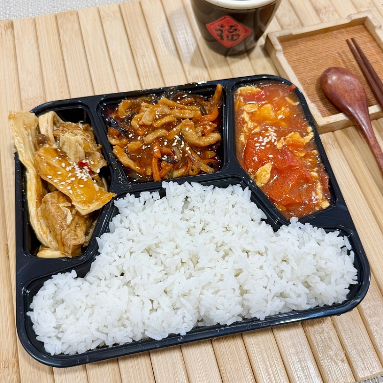 white-riceshredded-meat-with-fish-flavor-spicyscrambled-eggs-with-tomatothree-fresh-rolls-of-dried-bean-milk-creams-and-bean-curd-in-pot-1