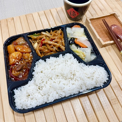 10.9便当白米饭+泡椒肉丝（辣）+火锅鸡（辣）+三色蔬菜【约650g】