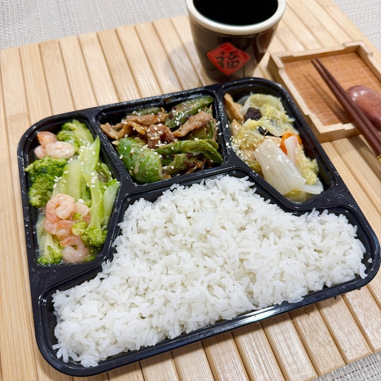 white-ricehunan-stir-fried-meat-less-spicybroccoli-and-shrimpthree-color-vegetable-tofu-pot-1