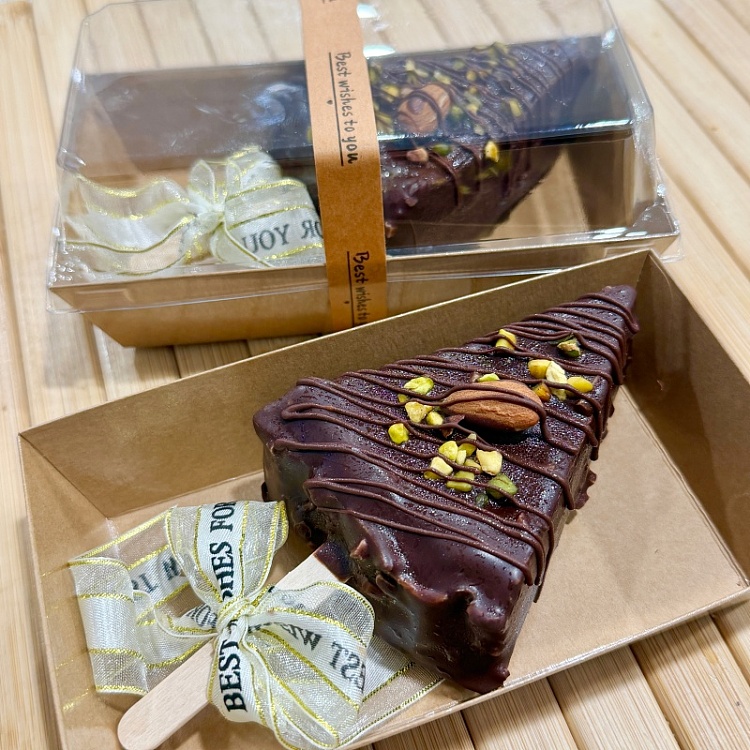 8-inch-sliced-chocolate-crispy-basque-1