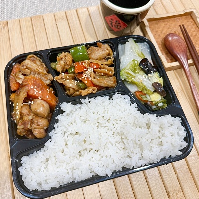 10.9便当白米饭+农家炒肉片+台式三杯鸡+三色蔬菜【约670g】