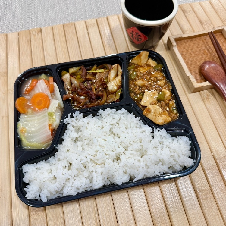 white-ricestir-fried-pork-shreds-with-scallionsstir-fried-cabbageminced-meat-with-tofu-1