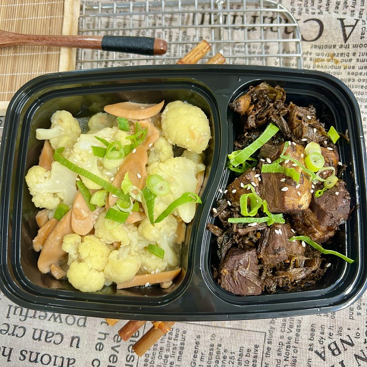 dried-plum-vegetable-braised-porkham-and-cauliflower-stir-fry-1