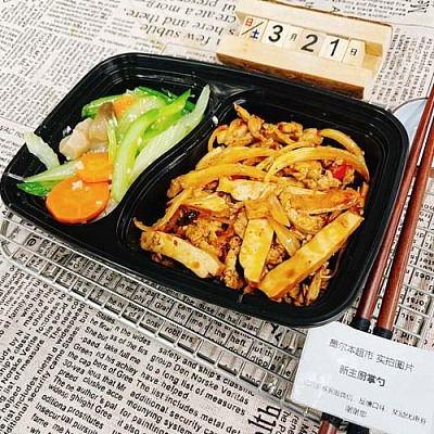 977 香干炒肉丝（中辣）（全新改良）＋草菇炒西芹 （1000ml盒装）