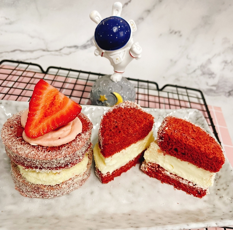 strawberry-snowy-region-mini-cake-1