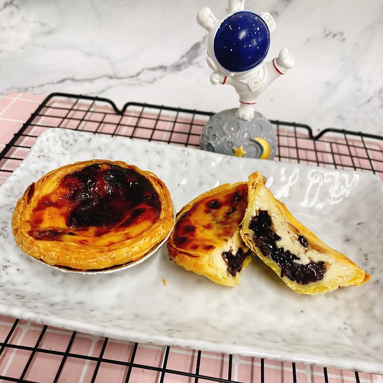 red-glutinous-rice-egg-tart-1