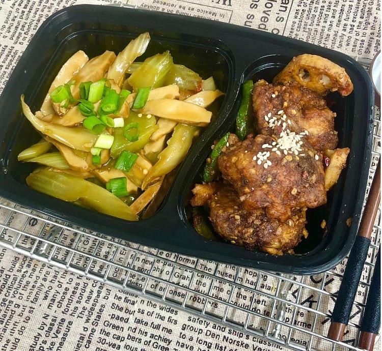 classic-spicy-crispy-chicken-in-old-bowlstir-fried-dried-tofu-with-celery-1