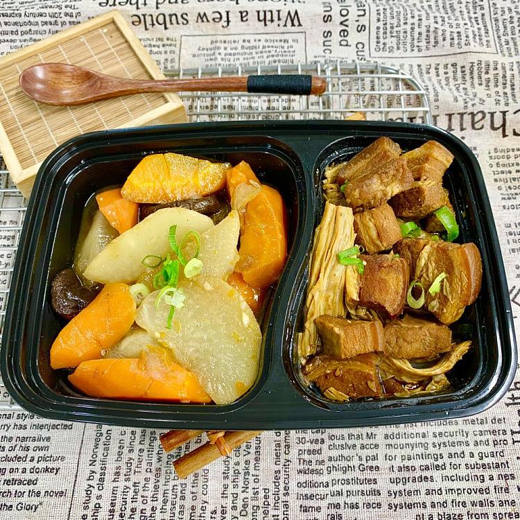 braised-pork-stewed-with-dried-beancurd-sticksthree-colored-vegetables-with-oyster-sauce-carrot-white-radish-shiitake-mushroom-1