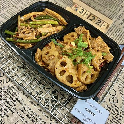 378 五花肉回锅藕片（小辣）+蒜苔香干炒肉丝（微辣）（1000ml盒装）