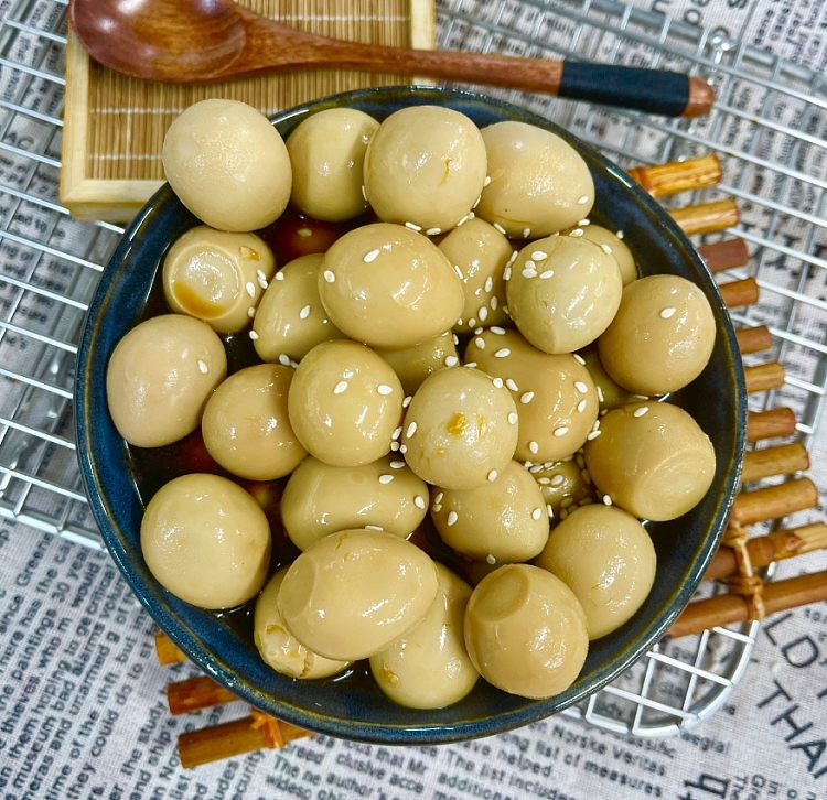 spiced-braised-quail-eggs-1