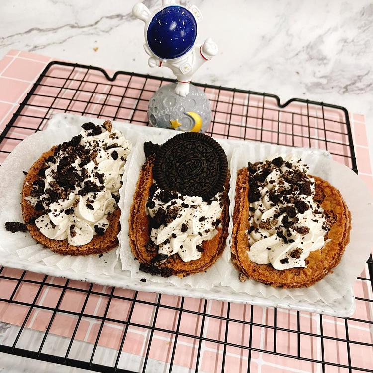 sea-salt-oreo-cake-roll-1